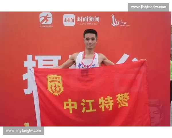 警徽映赛道！中江民警朱家灵 “临战状态” 摘半马亚军